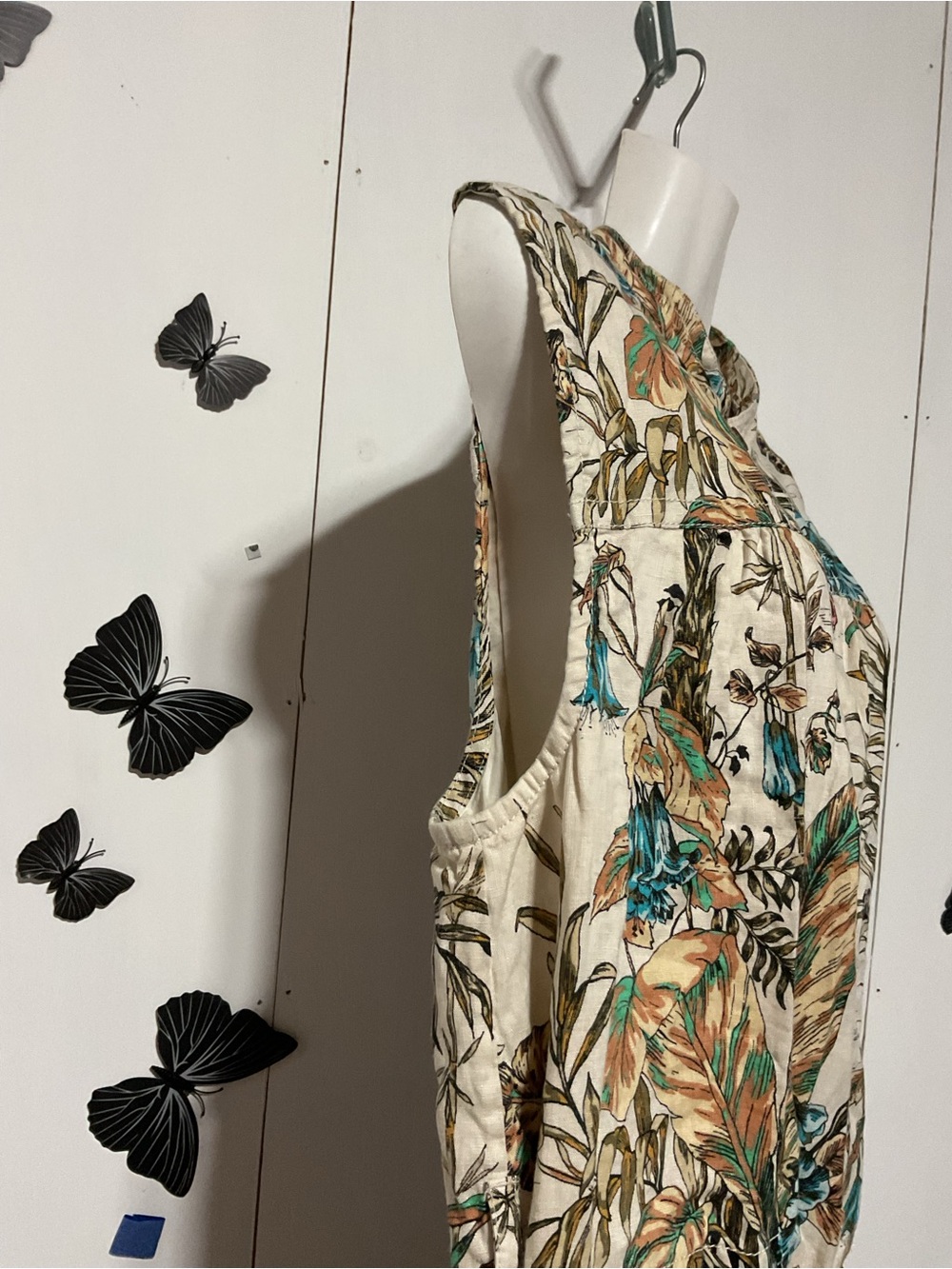 Sleeveless Cream Floral Button-Front Sundress - Picture 5 of 11